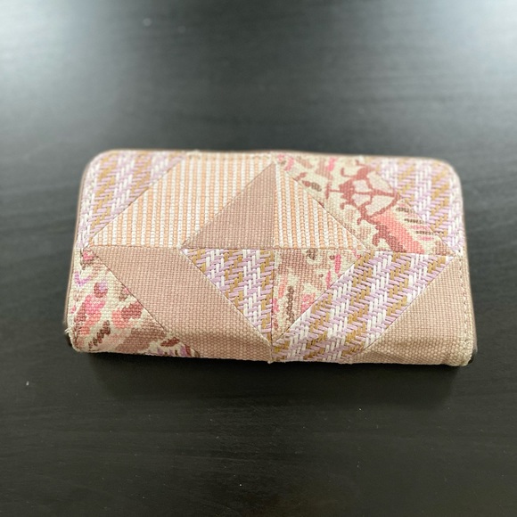 Sakroots Women’s Bi-Fold Wallet - Picture 2 of 9